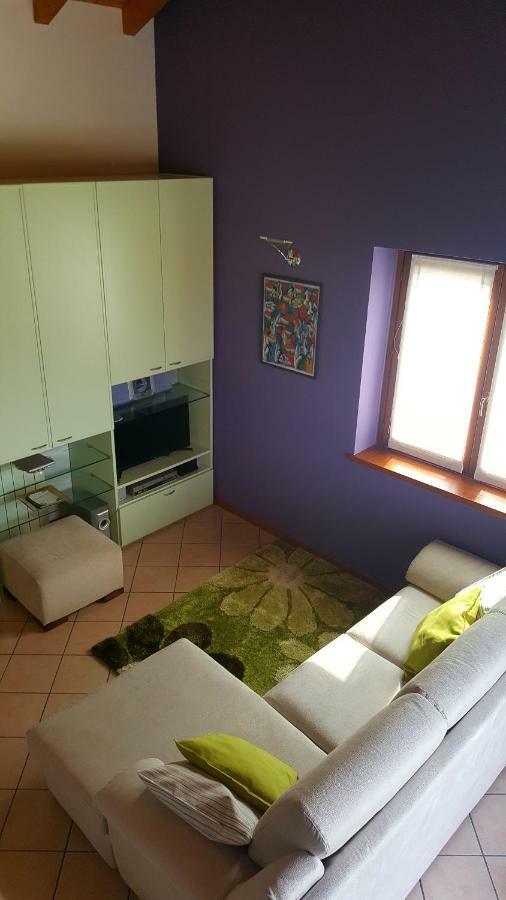 A due passi dalla spiaggia Colico Esterno foto